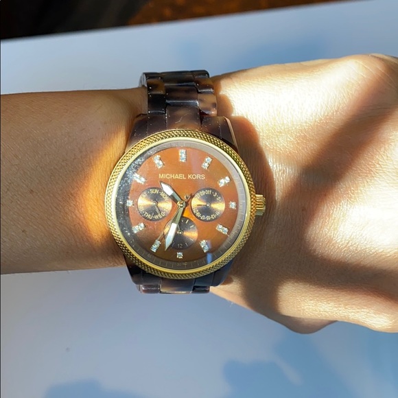 Michael Kors Tortiose Shell Brown Watch - Picture 3 of 3